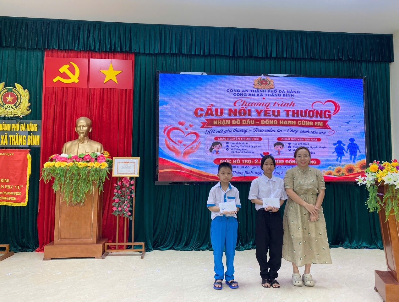 Công an xã Thăng Bình chắp cánh ước mơ cho trẻ em khó khăn qua chương trình "Cầu nối yêu thương - Nhận đỡ đầu, đồng hành cùng em"