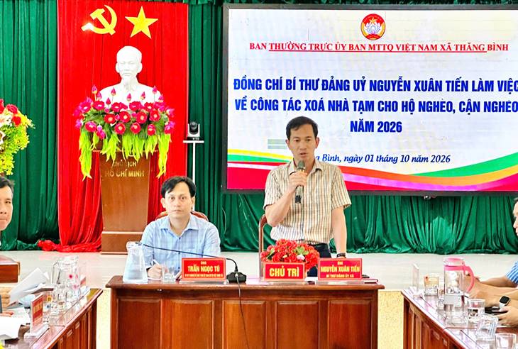Đồng chí Bí thư Đảng ủy Nguyễn Xuân Tiến làm việc với Ban Thường trực Ủy ban MTTQ Việt Nam xã về công tác xóa nhà tạm cho hộ nghèo, cận nghèo năm 2026