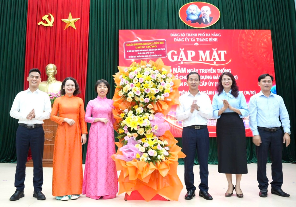 Gặp mặt kỷ niệm Ngày truyền thống các cơ quan tham mưu, giúp việc Đảng ủy