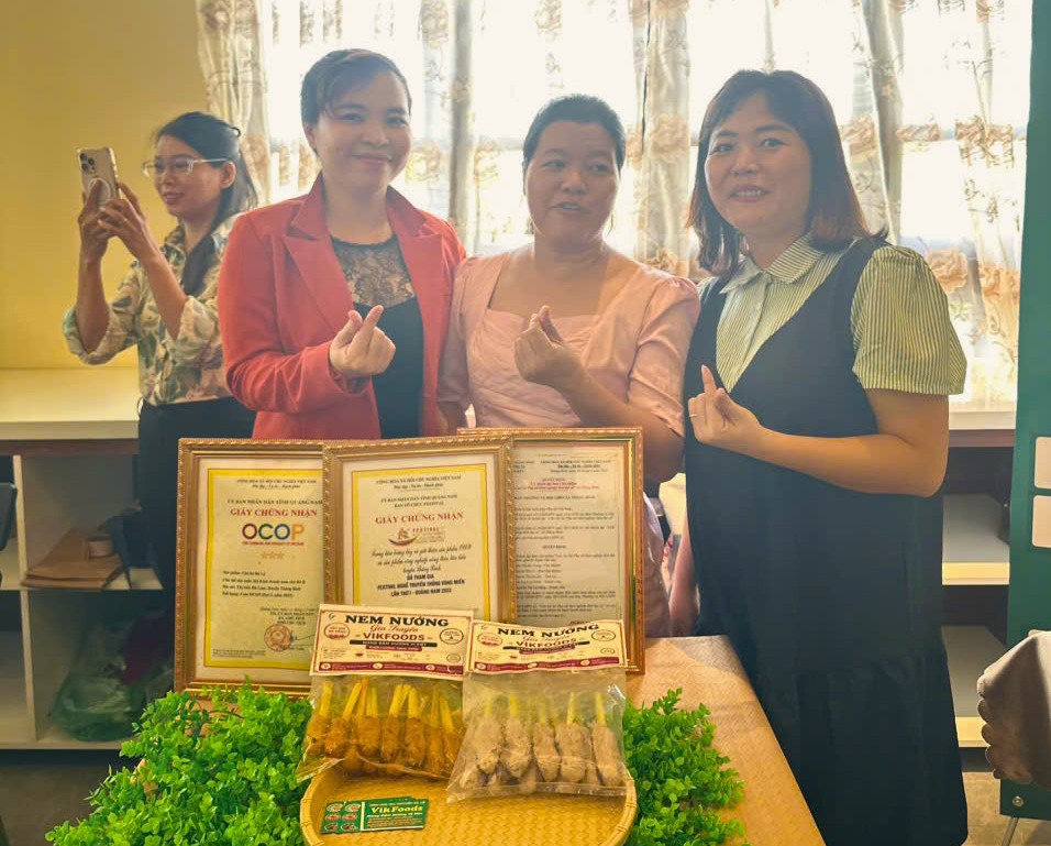 Cô gái 8X đưa hương vị nem chả gia truyền 4 đời vươn xa