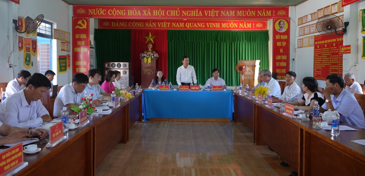 Thường trực Đảng ủy xã Thăng Bình làm việc với Chi bộ thôn Ngọc Sơn Đông và Ngọc Sơn Tây