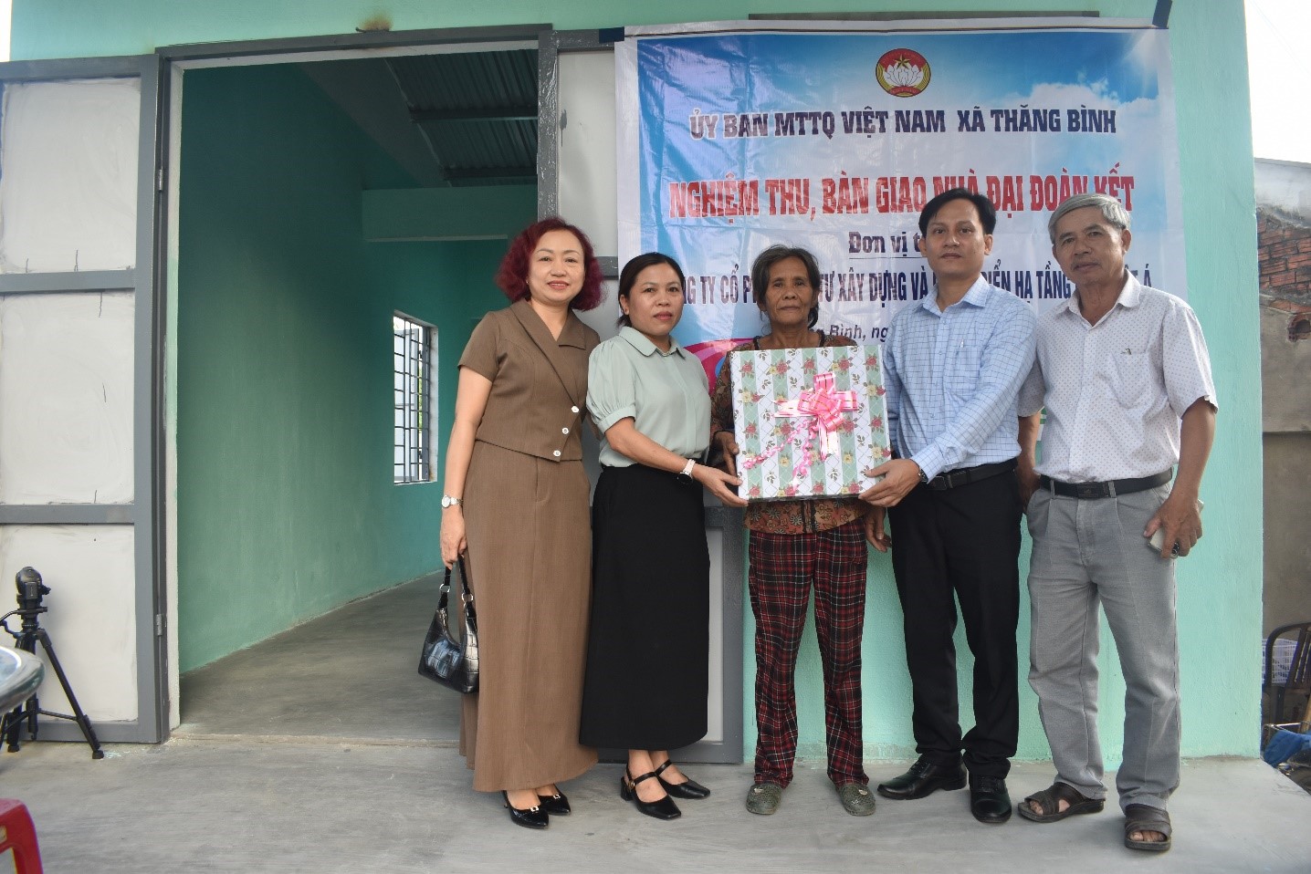 Nghiệm thu, bàn giao nhà Đại đoàn kết cho các hộ nghèo, cận nghèo